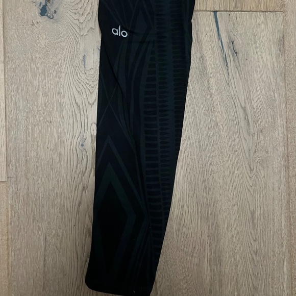 Alo leggings XS - Picture 2 of 4